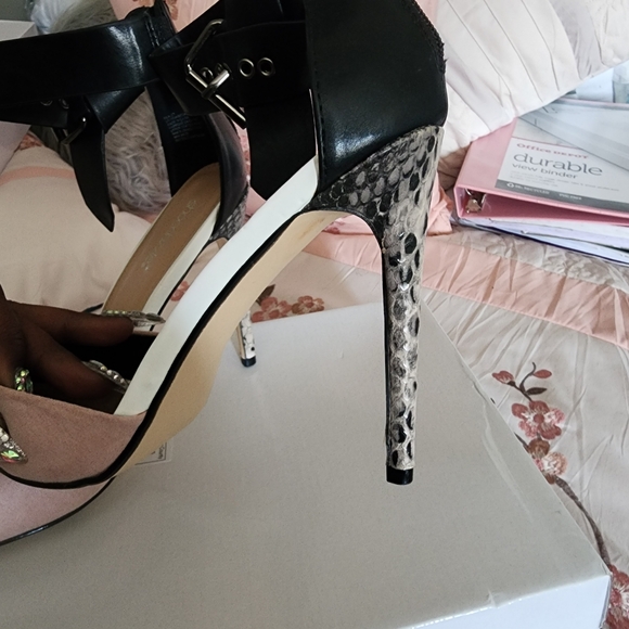 Shoe Dazzle Black and Pink Heels - Picture 5 of 6